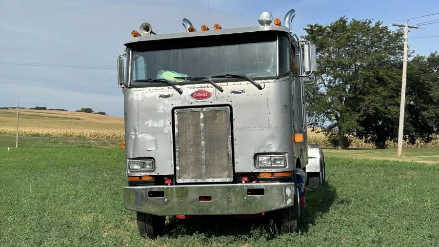 1984 Peterbilt - Image 4 of 11