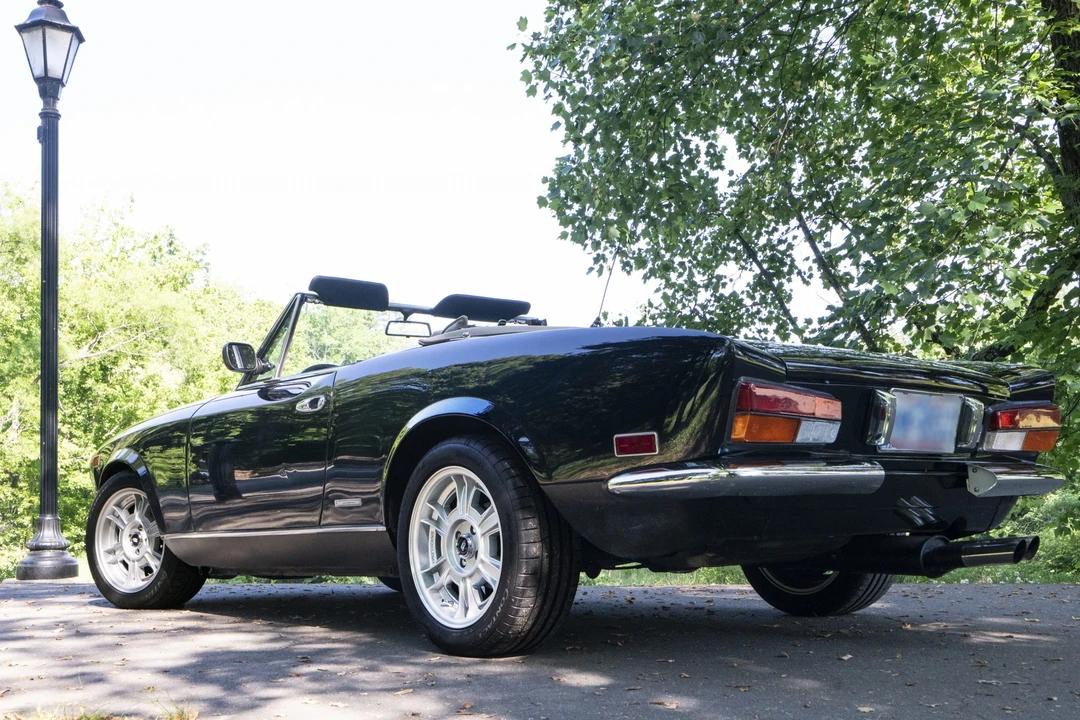 1984 Fiat 124 Sport Spider - Image 17 of 31