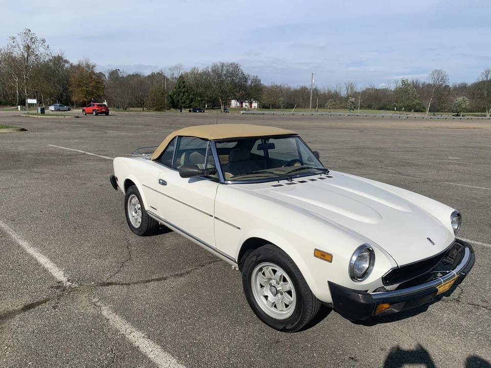 1984 Fiat 124 Sport Spider - Image 26 of 31