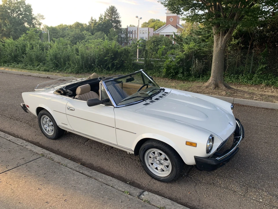 1984 Fiat 124 Sport Spider - Image 22 of 31