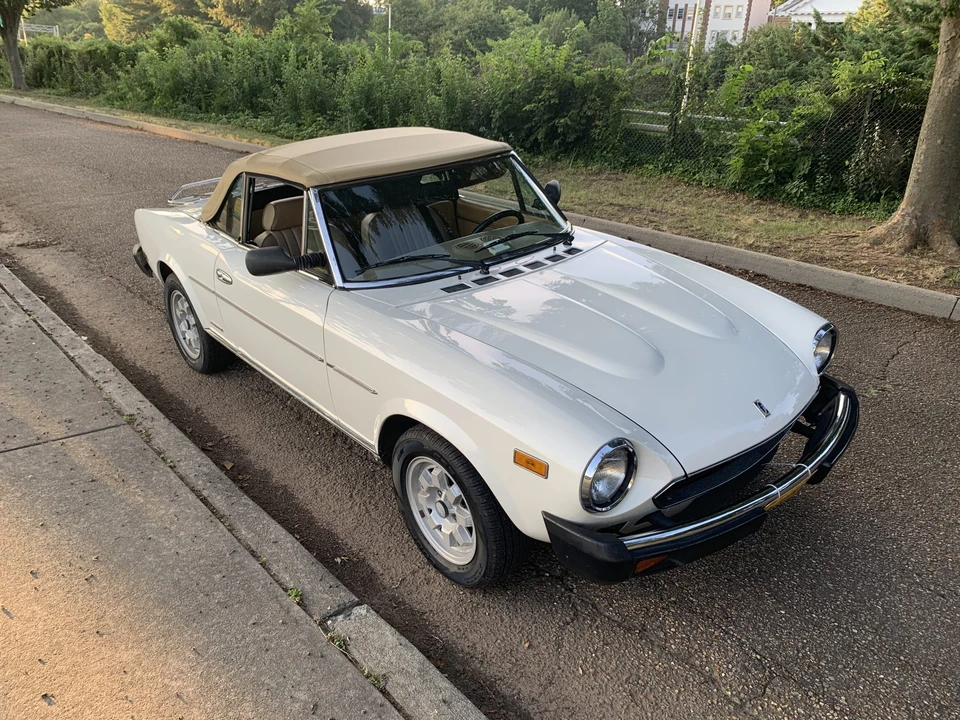 1984 Fiat 124 Sport Spider - Image 25 of 31