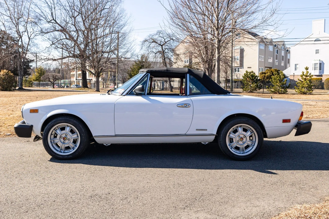 1984 Fiat 124 Sport Spider - Image 21 of 31