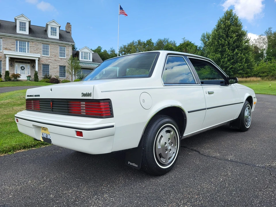 1984 Pontiac Sunbird - Image 11 of 31