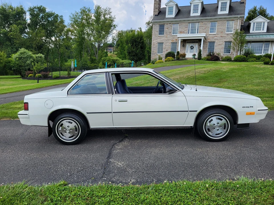 1984 Pontiac Sunbird - Image 10 of 31