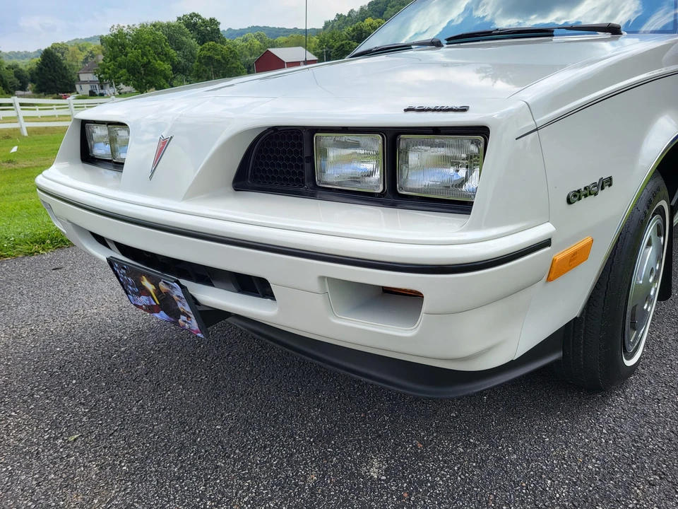 1984 Pontiac Sunbird - Image 25 of 31