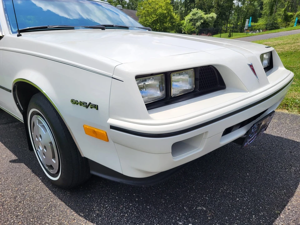 1984 Pontiac Sunbird - Image 27 of 31