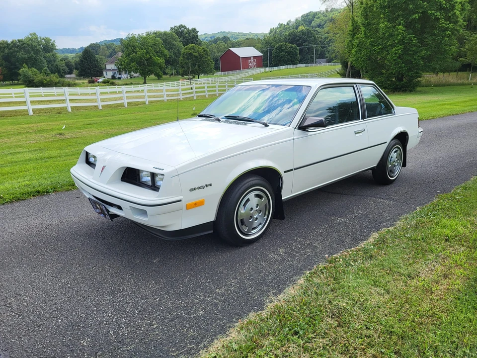 1984 Pontiac Sunbird - Image 5 of 31