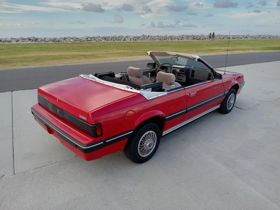 1984 Pontiac Sunbird - Image 27 of 31