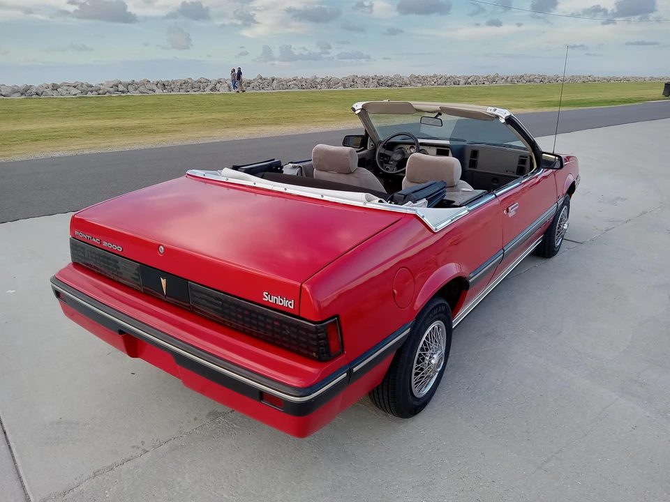 1984 Pontiac Sunbird - Image 26 of 31