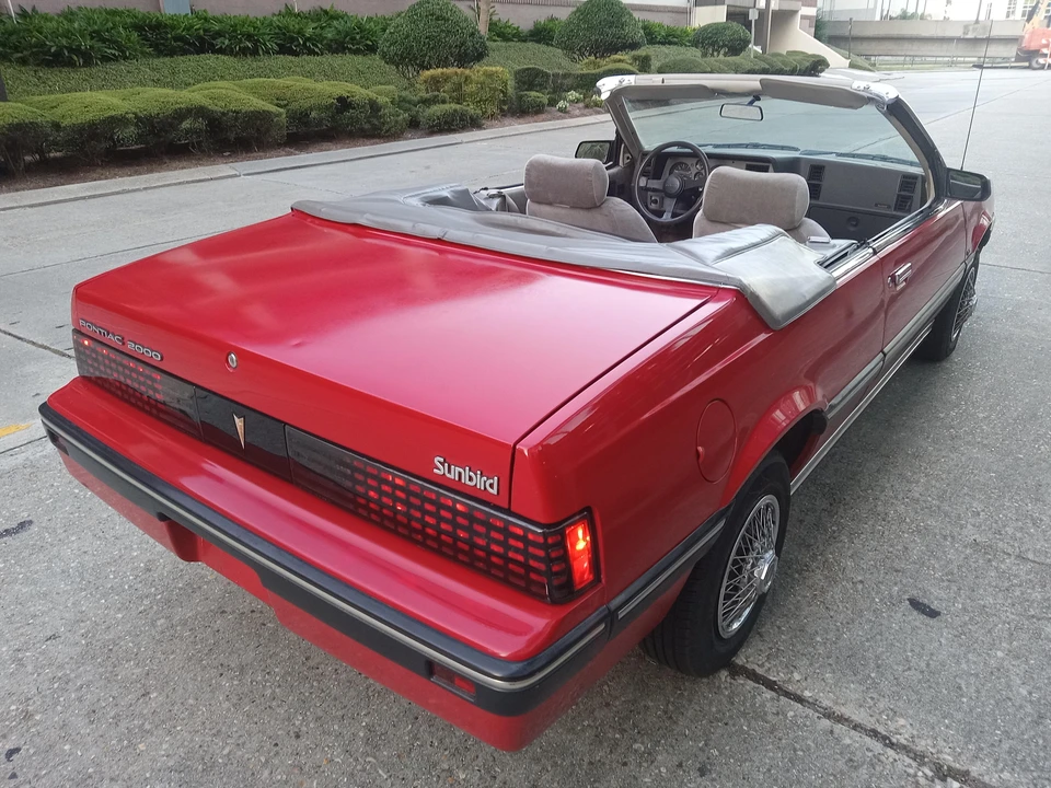 1984 Pontiac Sunbird - Image 25 of 31