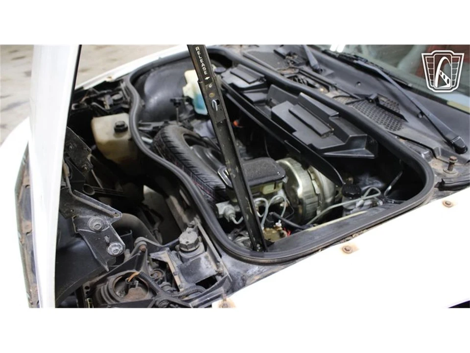 1984 Pontiac Fiero - Image 16 of 31