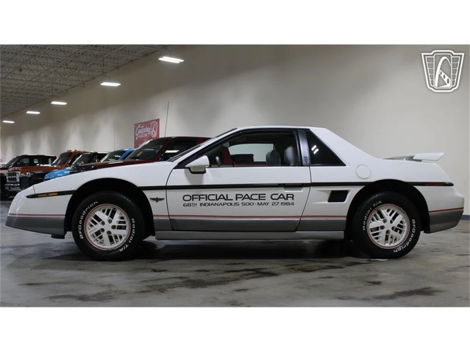 1984 Pontiac Fiero - Image 2 of 31