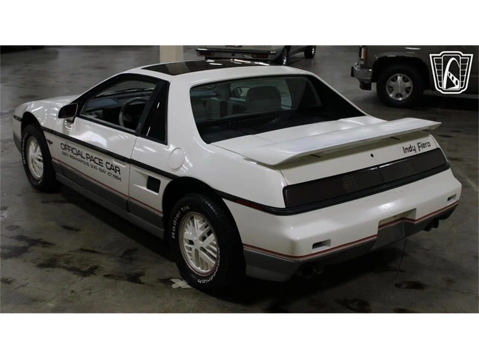 1984 Pontiac Fiero - Image 28 of 31