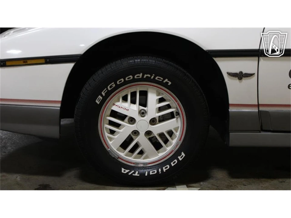 1984 Pontiac Fiero - Image 8 of 31