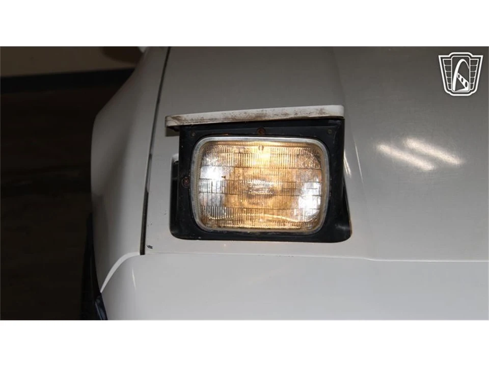 1984 Pontiac Fiero - Image 9 of 31