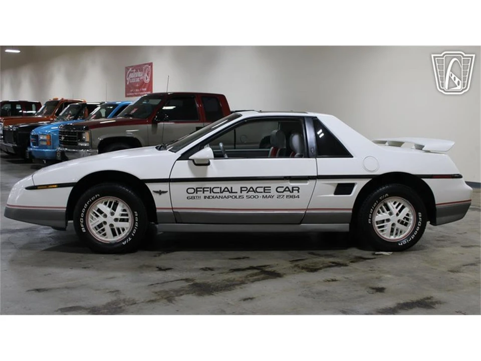 1984 Pontiac Fiero - Image 25 of 31