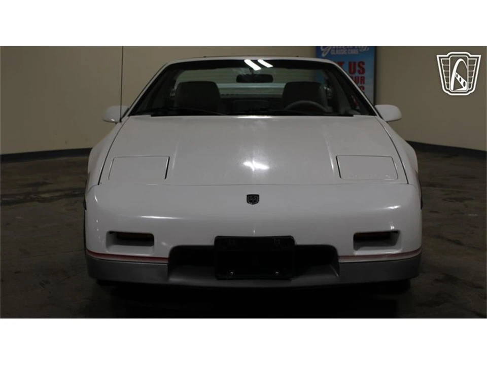 1984 Pontiac Fiero - Image 5 of 31