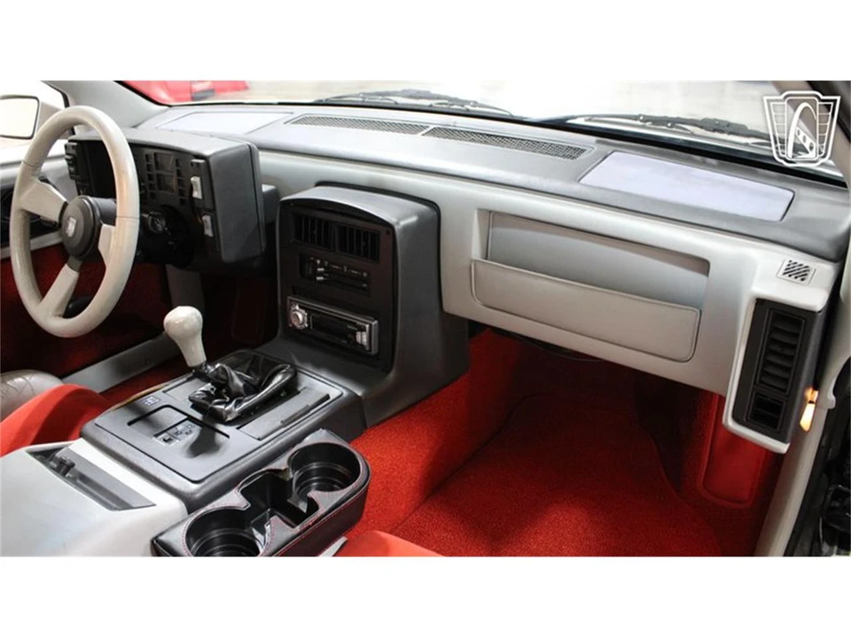 1984 Pontiac Fiero - Image 15 of 31