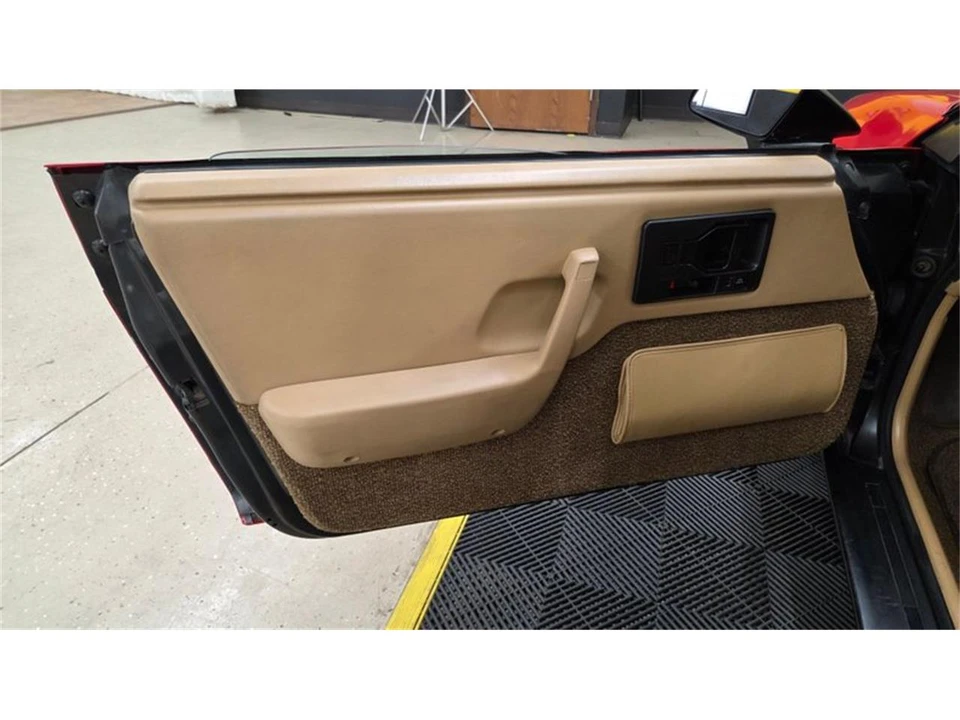 1984 Pontiac Fiero - Image 20 of 31