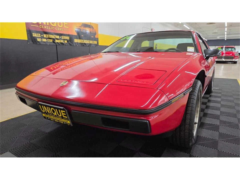 1984 Pontiac Fiero - Image 11 of 31