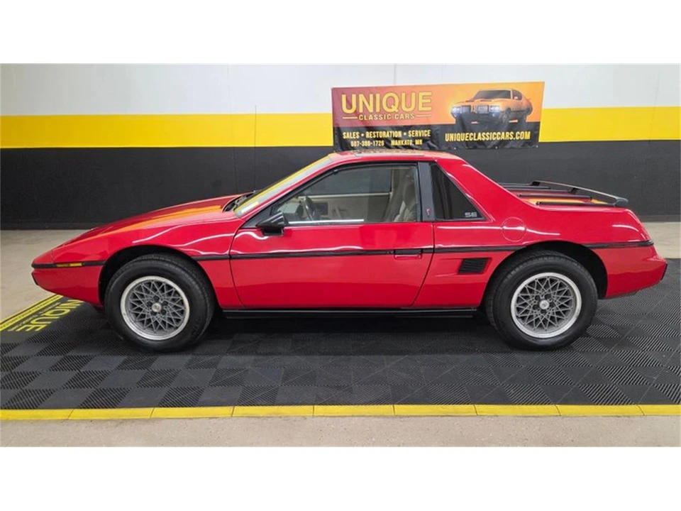 1984 Pontiac Fiero - Image 7 of 31