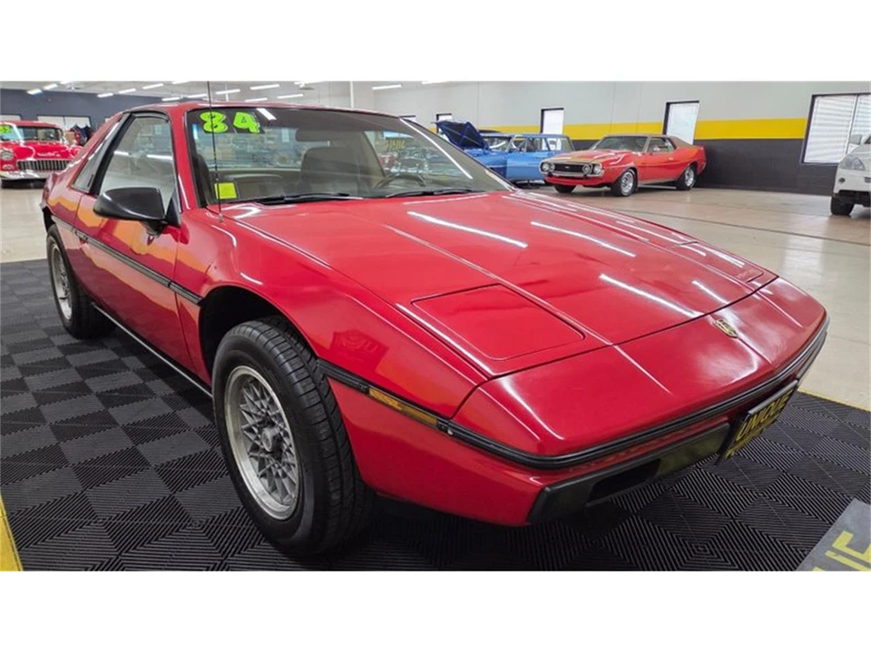 1984 Pontiac Fiero - Image 3 of 31