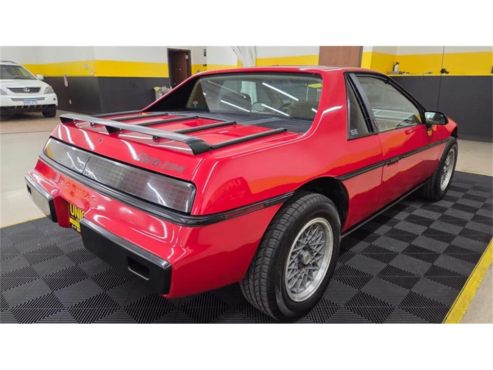 1984 Pontiac Fiero - Image 4 of 31