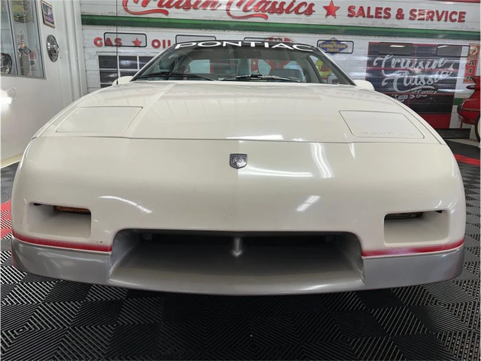 1984 Pontiac Fiero - Image 13 of 31