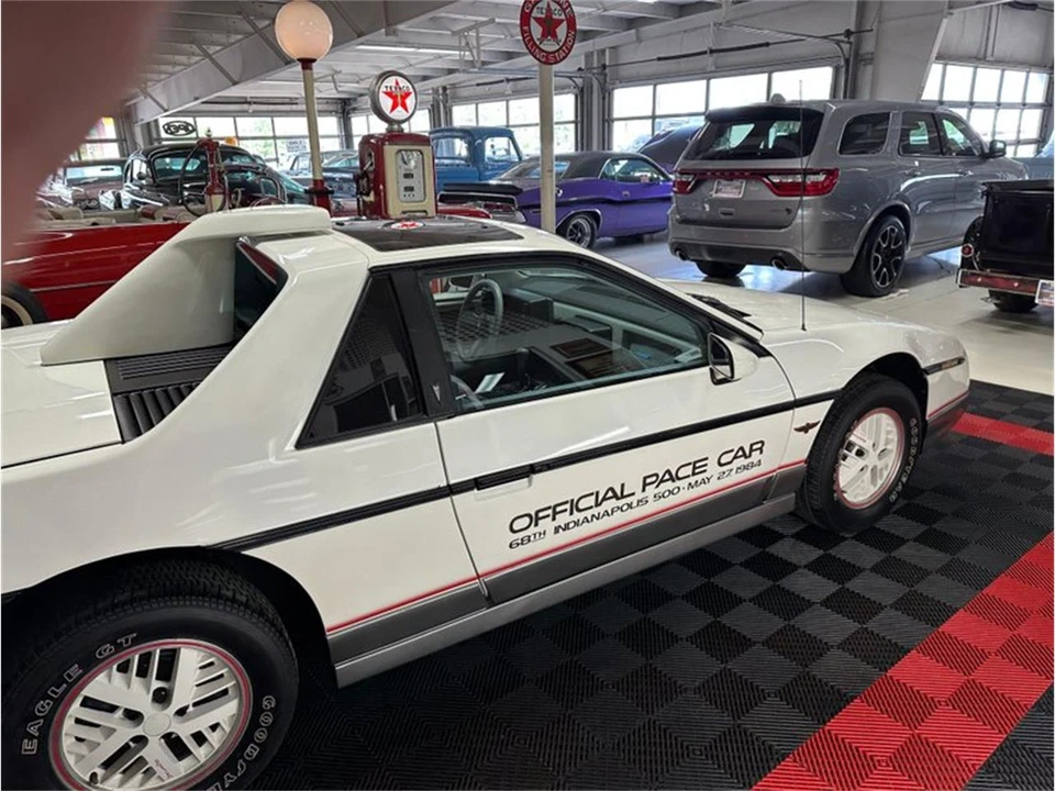 1984 Pontiac Fiero - Image 10 of 31