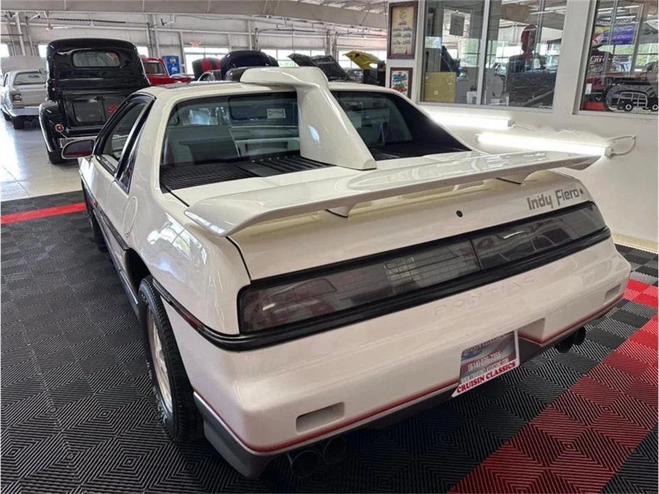 1984 Pontiac Fiero - Image 7 of 31