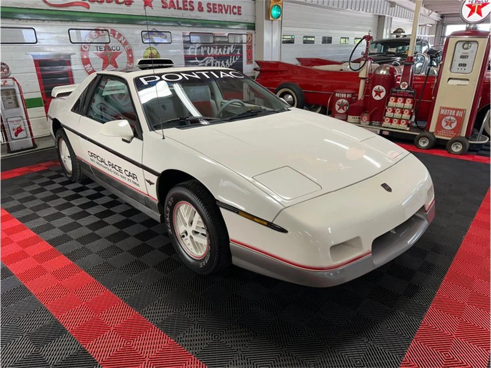 1984 Pontiac Fiero - Image 2 of 31