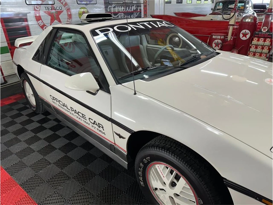 1984 Pontiac Fiero - Image 11 of 31