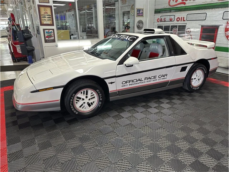 1984 Pontiac Fiero - Image 5 of 31