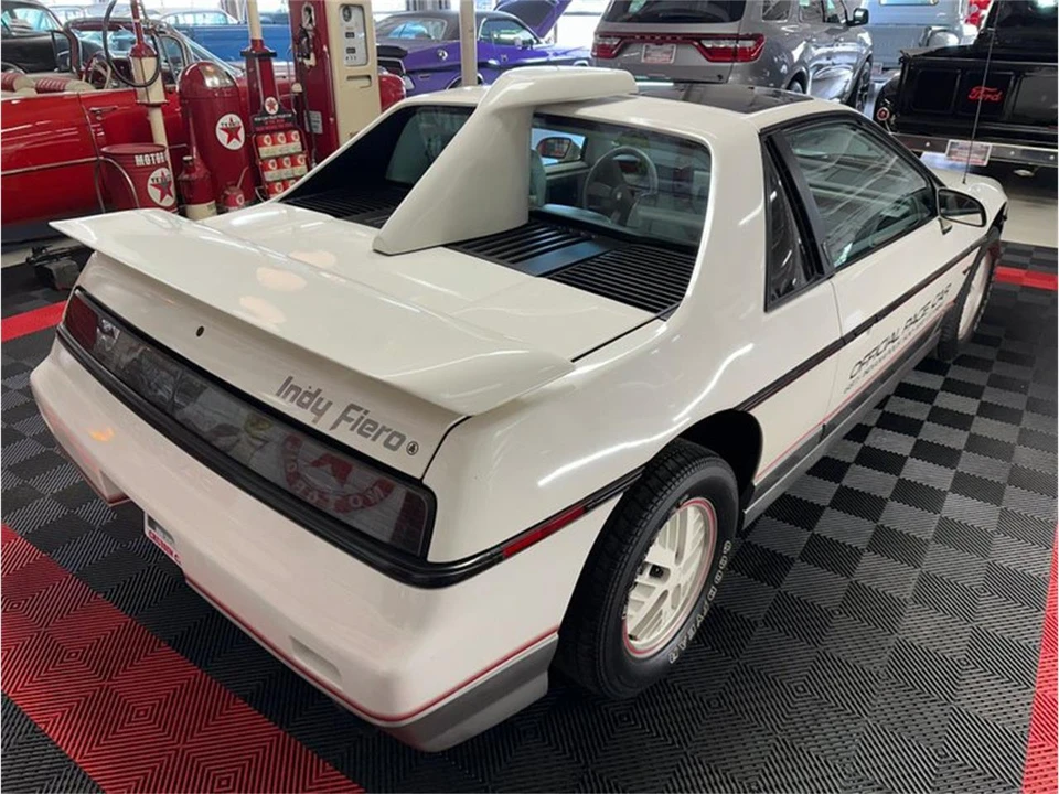 1984 Pontiac Fiero - Image 9 of 31