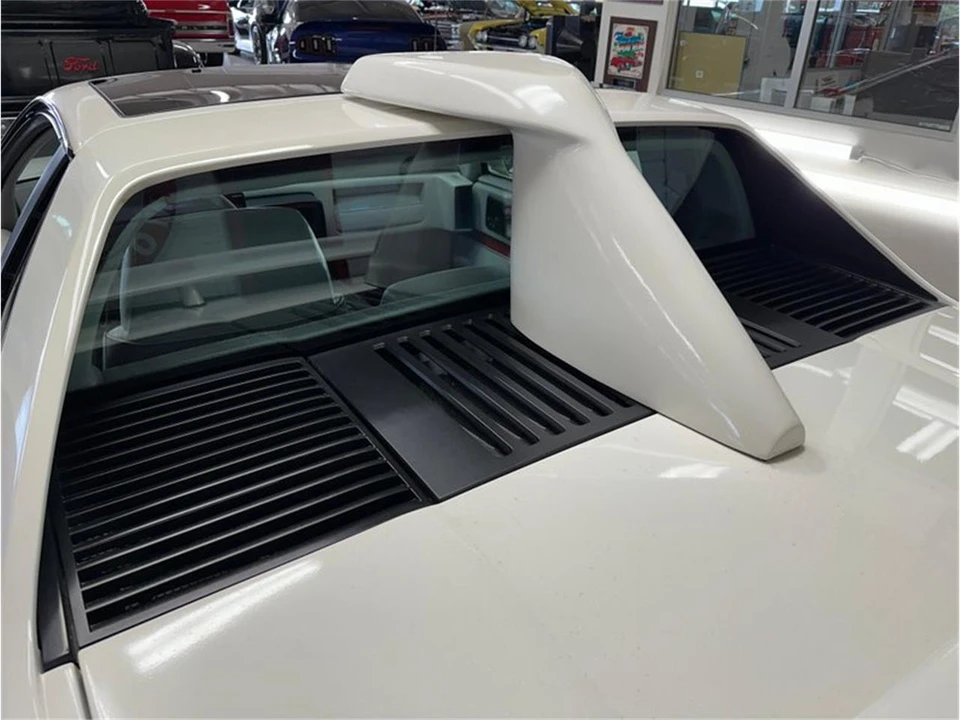 1984 Pontiac Fiero - Image 24 of 31