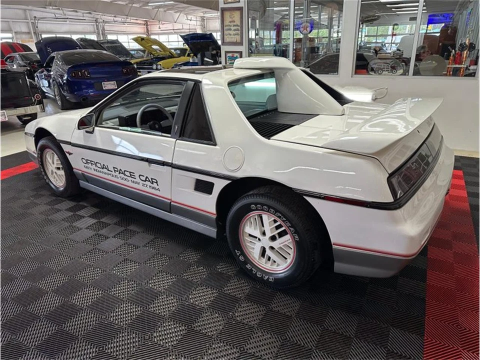 1984 Pontiac Fiero - Image 6 of 31