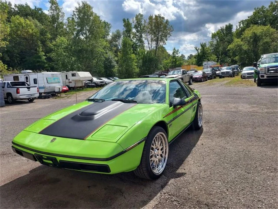 1984 Pontiac Fiero - Image 6 of 6