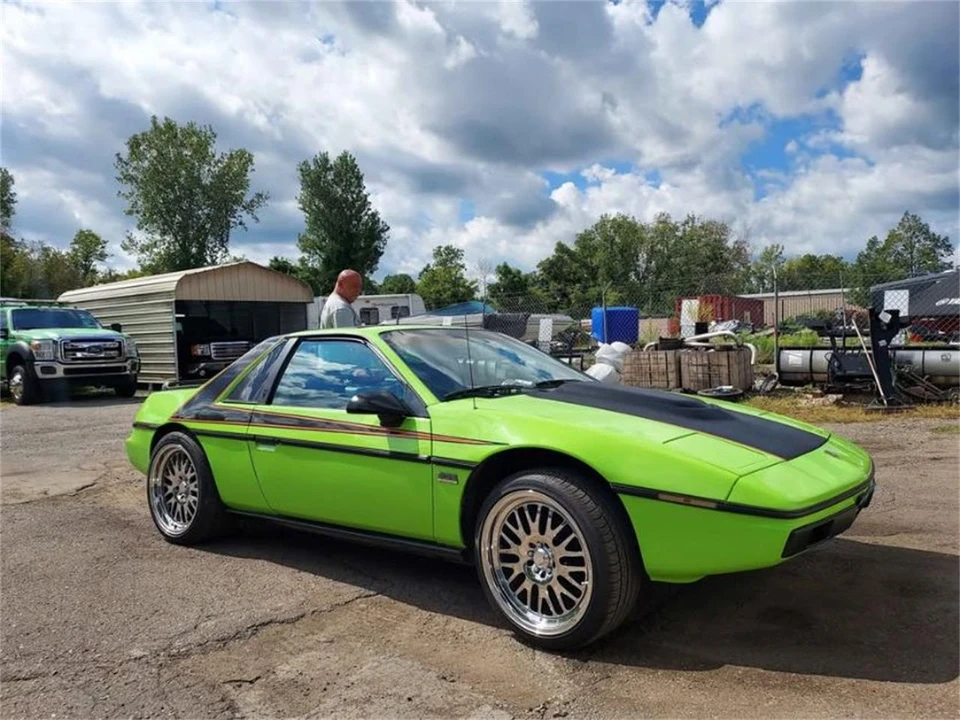 1984 Pontiac Fiero - Image 3 of 6