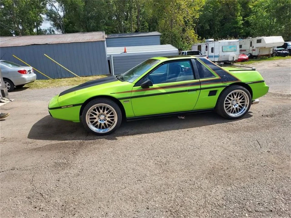 1984 Pontiac Fiero - Image 5 of 6