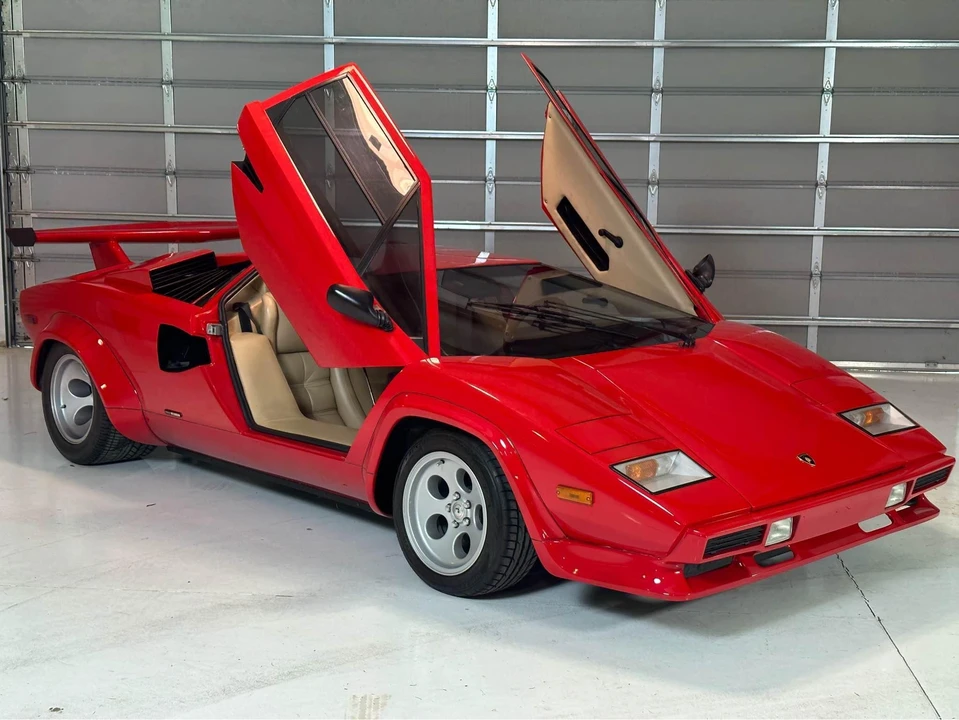 1984 Pontiac Fiero - Image 21 of 31