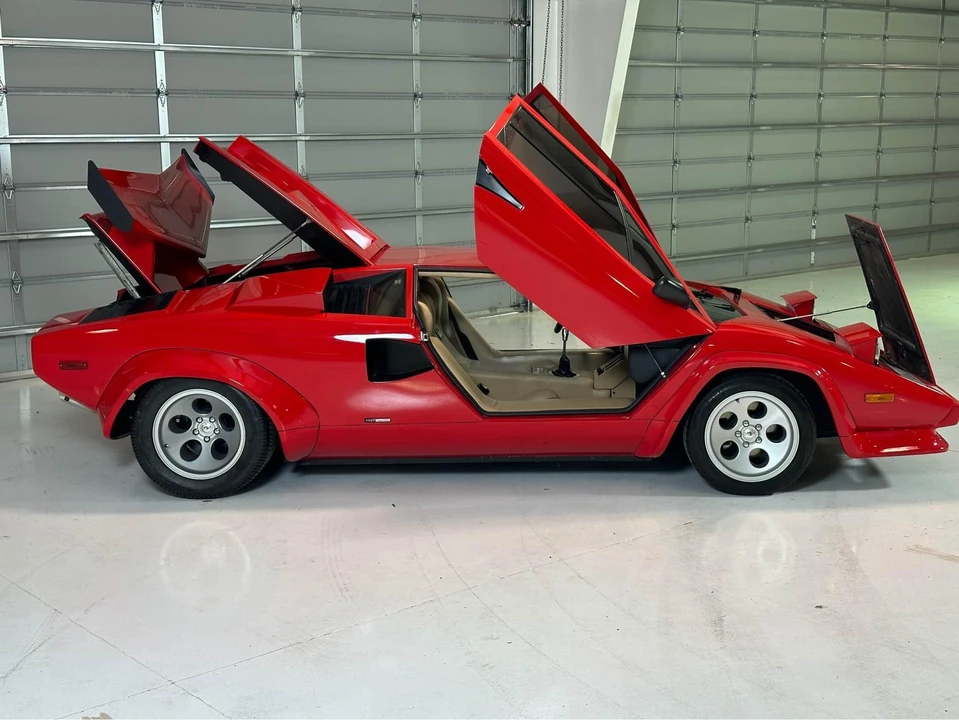 1984 Pontiac Fiero - Image 18 of 31