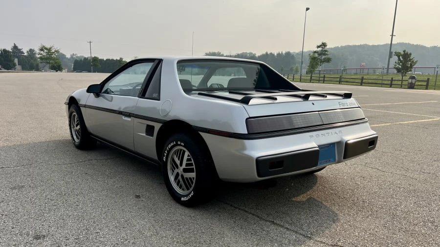 1984 Pontiac Fiero - Image 7 of 29