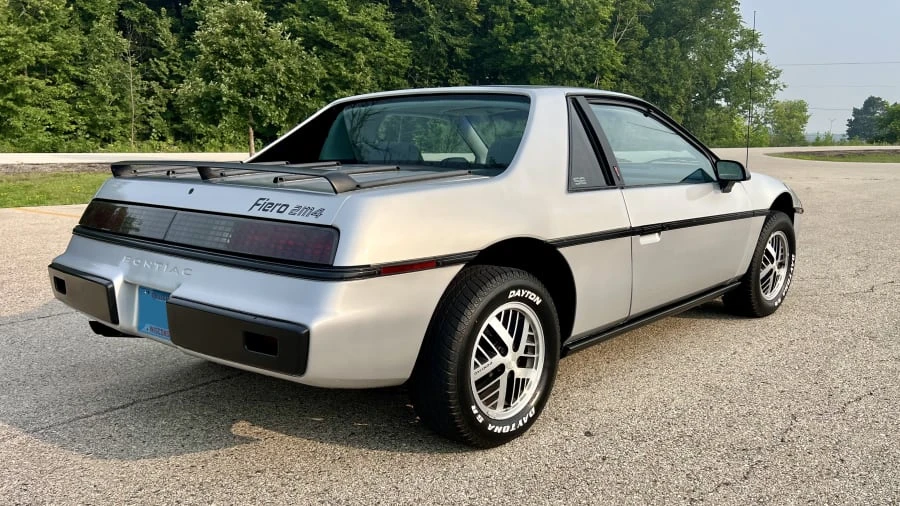 1984 Pontiac Fiero - Image 3 of 29