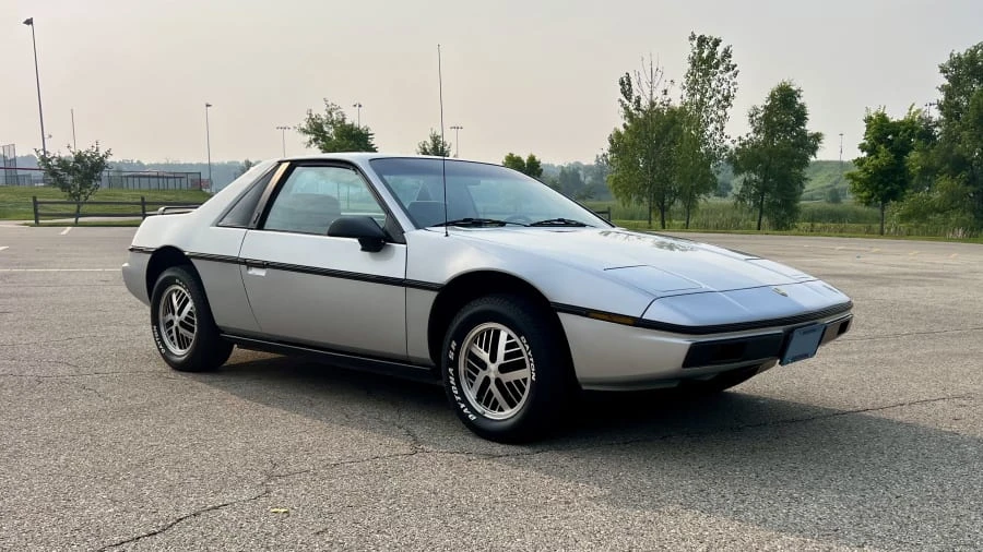 1984 Pontiac Fiero - Image 6 of 29