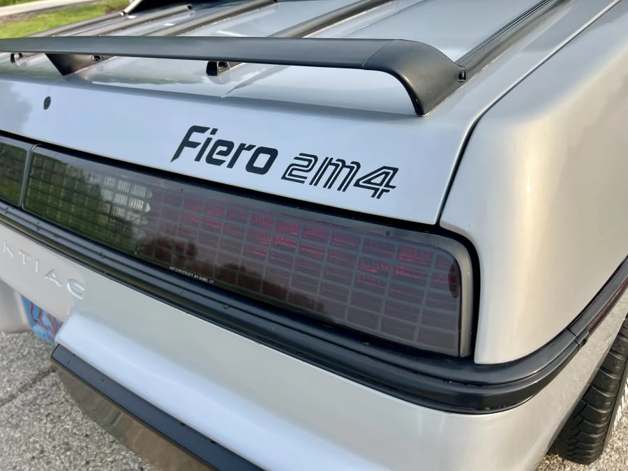 1984 Pontiac Fiero - Image 10 of 29