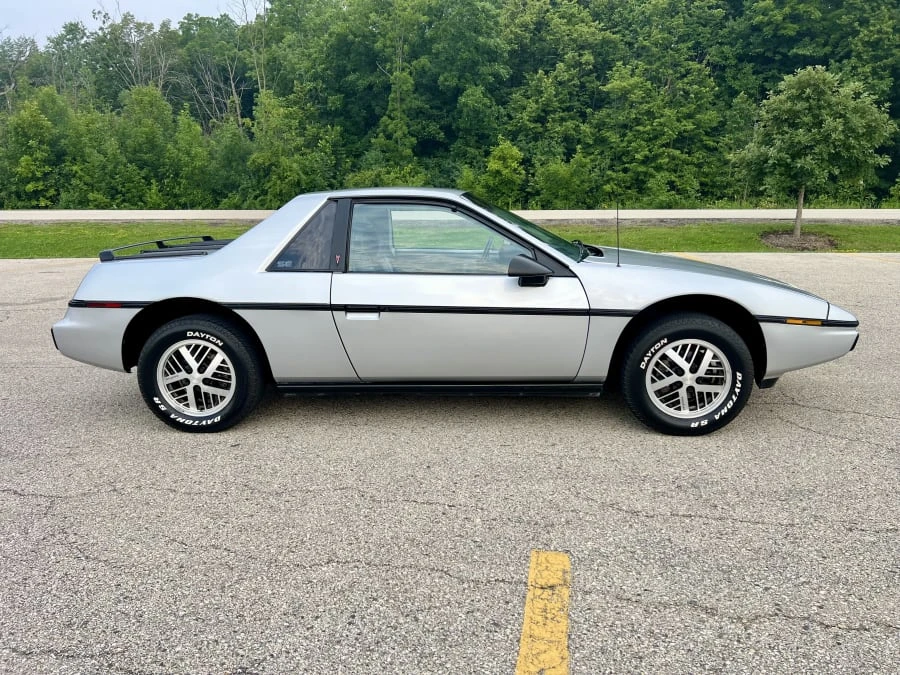 1984 Pontiac Fiero - Image 8 of 29