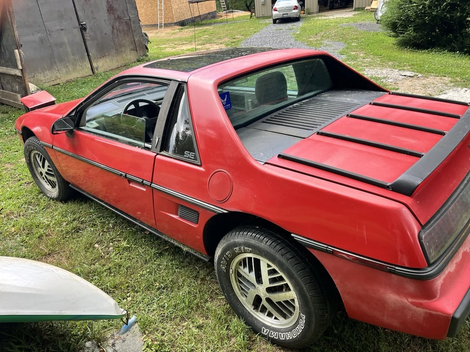 1984 Pontiac Fiero - Image 5 of 9