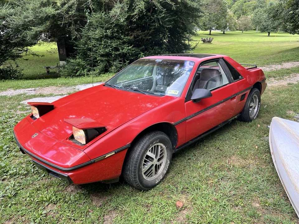 1984 Pontiac Fiero - Image 2 of 9