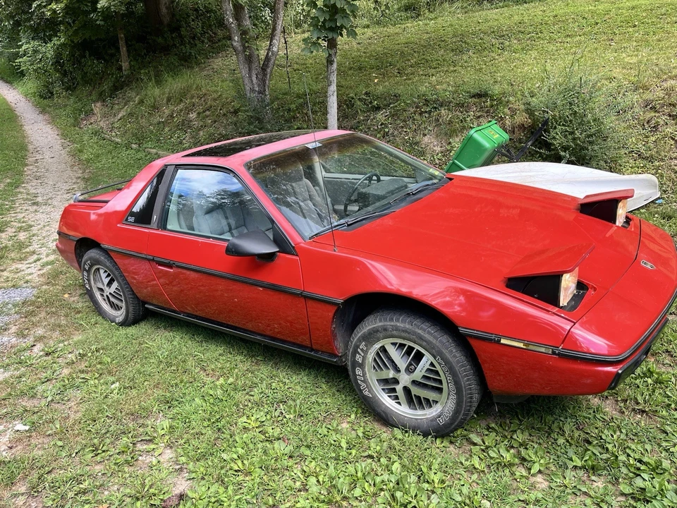 1984 Pontiac Fiero - Image 3 of 9