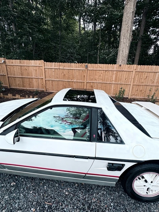 1984 Pontiac Fiero - Image 18 of 31